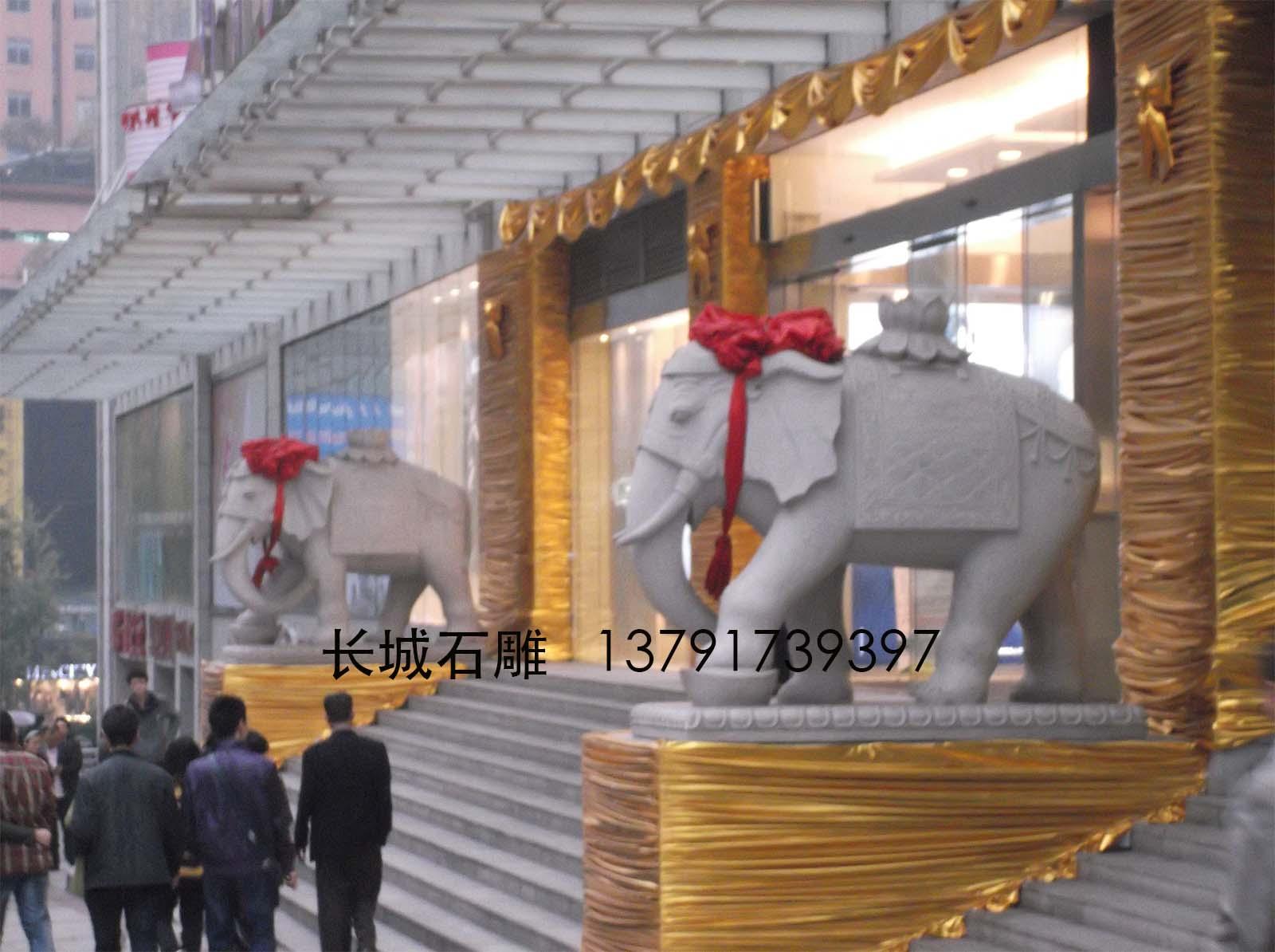 石雕大象上的浮雕