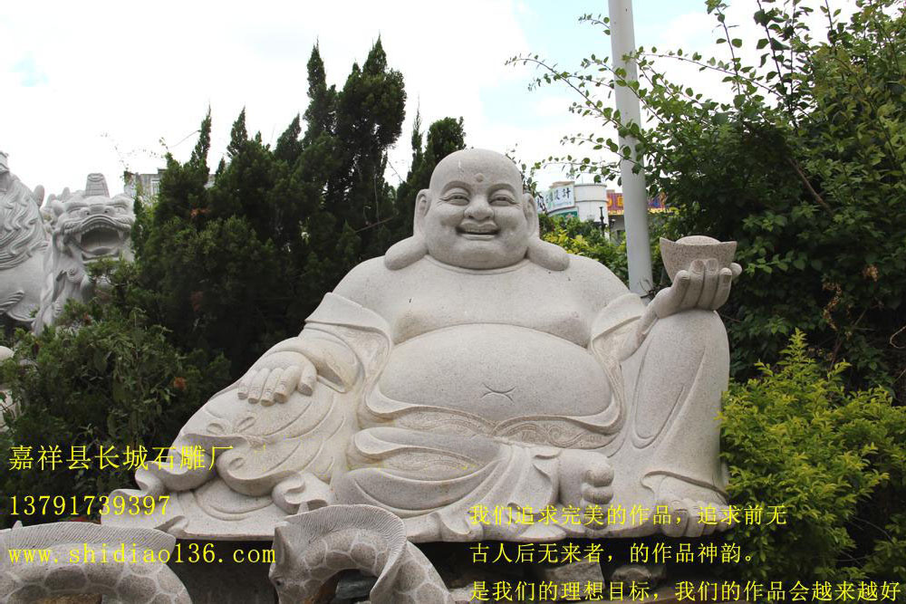 北方的佛像石雕面容嚴(yán)肅，沉靜雄壯，意在有一種
